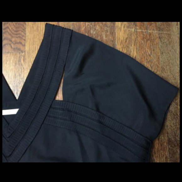 Susana Monaco Black Cut Out V-Neck Shift Dress - Picture 6 of 10